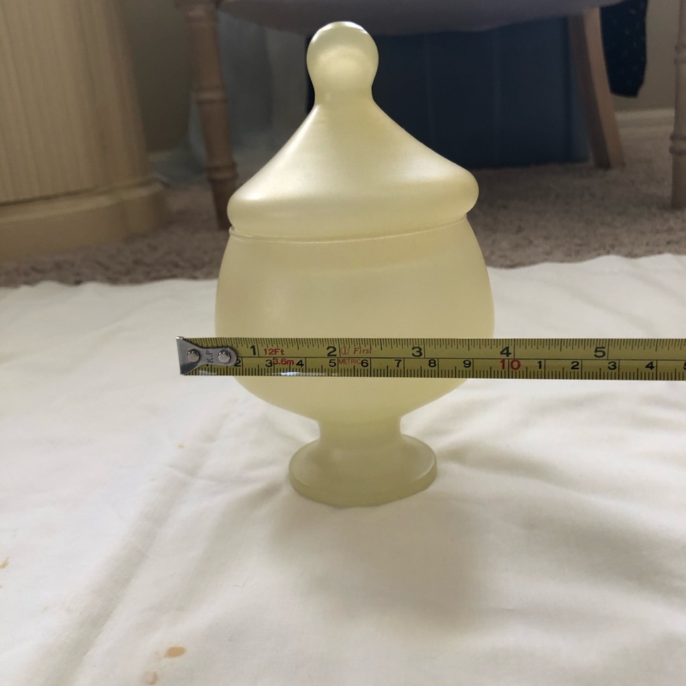 VINTAGE NWOT YELLOW GLASS BOTTLE - Picture 5 of 8